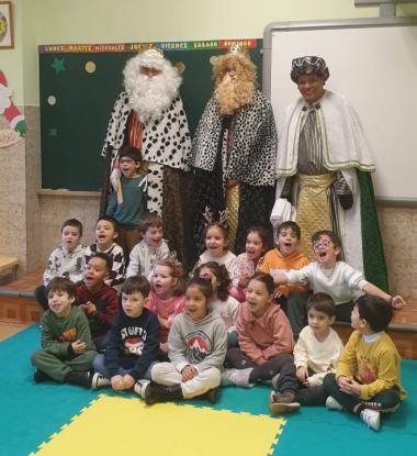 VISITA DE SUS MAJESTADES LOS REYES MAGOS  - Foto 3