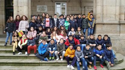 Visita al Saln de Plenos de 5 de Primaria - Foto 1