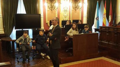 Visita al Saln de Plenos de 5 de Primaria - Foto 9