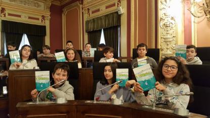 Visita al Saln de Plenos de 5 de Primaria - Foto 16