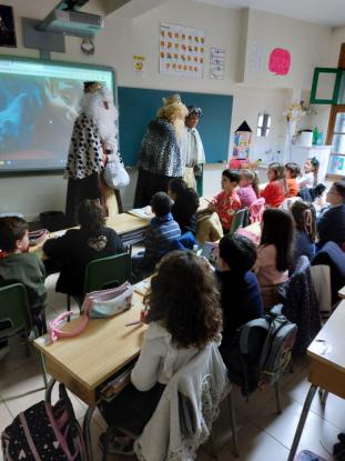 VISITA DE SUS MAJESTADES LOS REYES MAGOS  - Foto 14