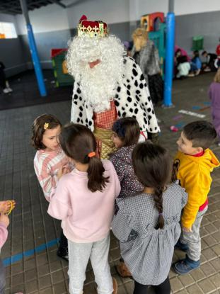 VISITA DE SUS MAJESTADES LOS REYES MAGOS  - Foto 18
