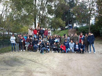  Voz Natura y el Colegio Josefinas de Ourense actuando sobre el ro Barbaa. - Foto 1