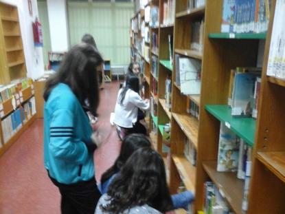 Visita a la Biblioteca Pblica (1 A y 1 B ESO) - Foto 12