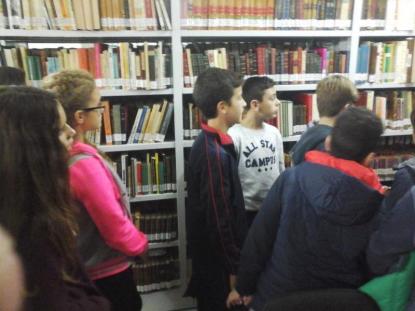 Visita a la Biblioteca Pblica (1 A y 1 B ESO) - Foto 15