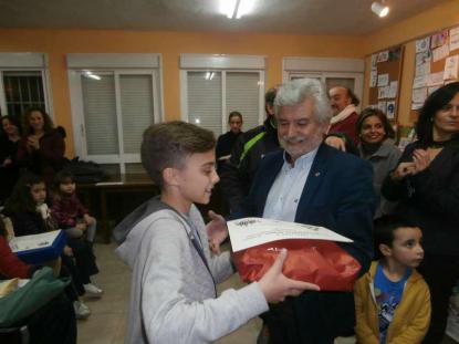 Entrega de premios Concurso Postales de Navidad AAVV Carlasca - Foto 4