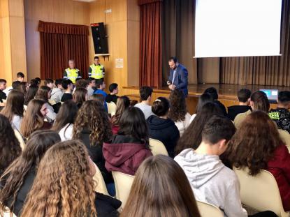 Charla informativa de la DGT al alumnado de 4 de secundaria - Foto 2